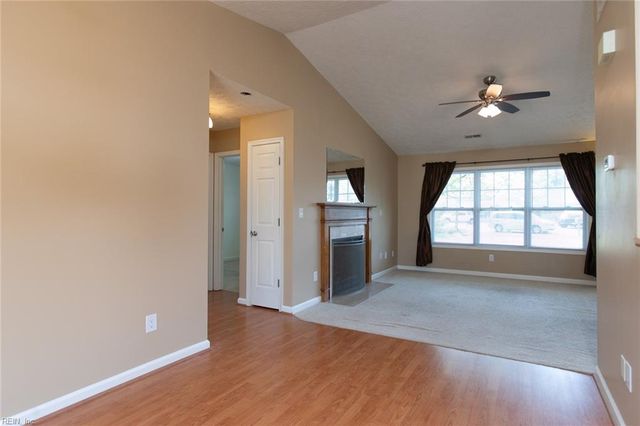 3071 Rachael LN, Hayes, VA 23072