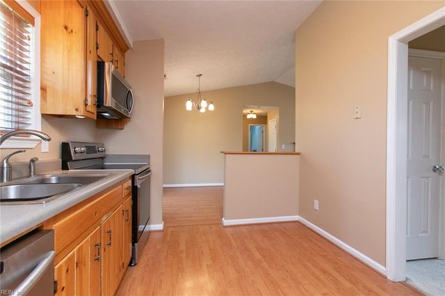 3071 Rachael LN, Hayes, VA 23072