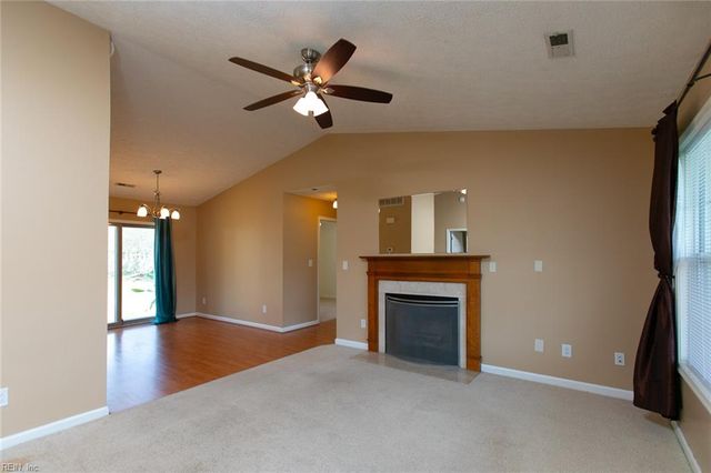 3071 Rachael LN, Hayes, VA 23072