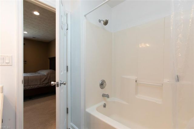 3071 Rachael LN, Hayes, VA 23072