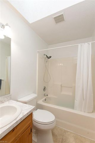 3071 Rachael LN, Hayes, VA 23072