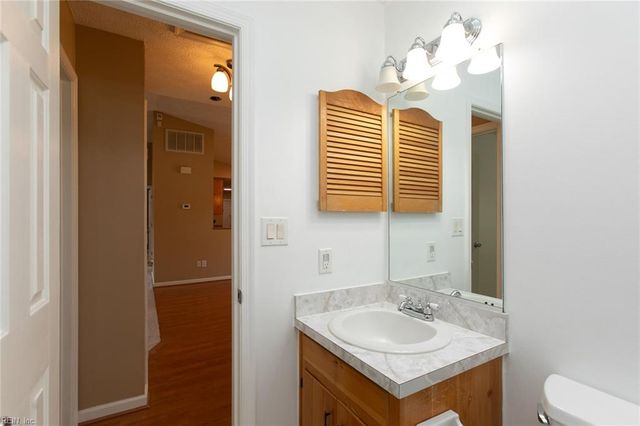 3071 Rachael LN, Hayes, VA 23072