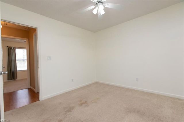 3071 Rachael LN, Hayes, VA 23072