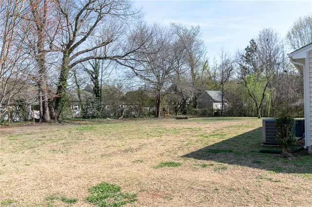 3071 Rachael LN, Hayes, VA 23072