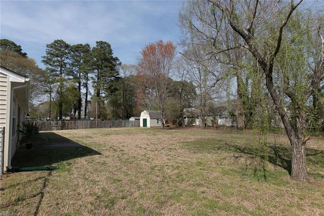 3071 Rachael LN, Hayes, VA 23072