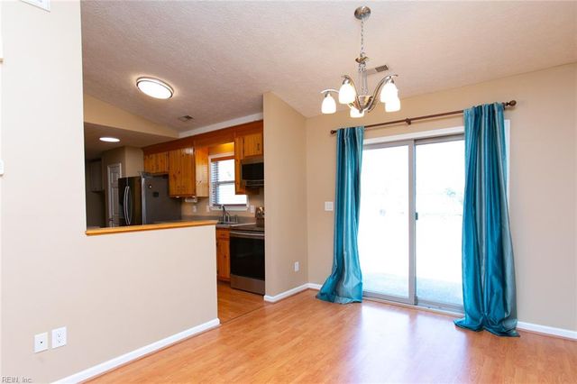 3071 Rachael LN, Hayes, VA 23072