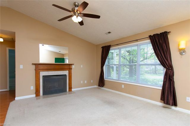 3071 Rachael LN, Hayes, VA 23072