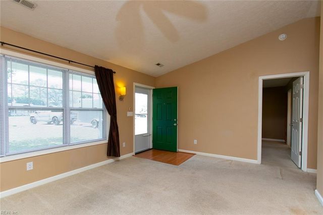 3071 Rachael LN, Hayes, VA 23072