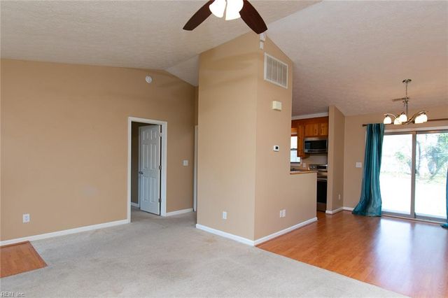 3071 Rachael LN, Hayes, VA 23072