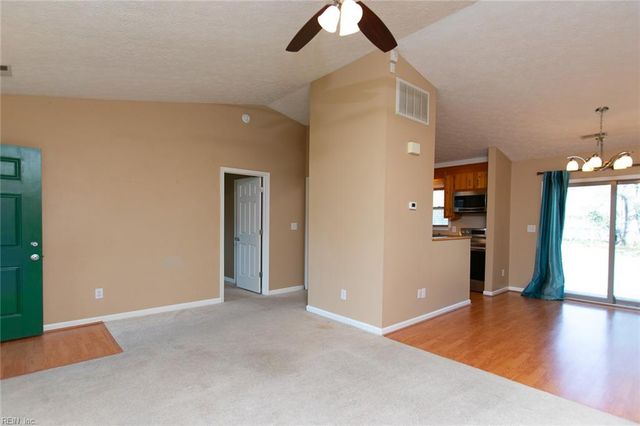 3071 Rachael LN, Hayes, VA 23072