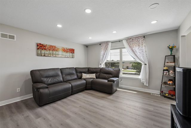 3020 SW Butternut Drive, Ankeny, IA 50023
