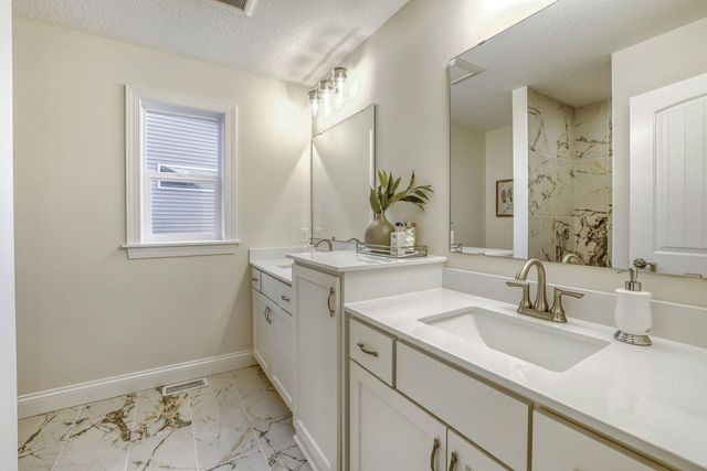 2885 Trinity Drive, Shakopee, MN 55379