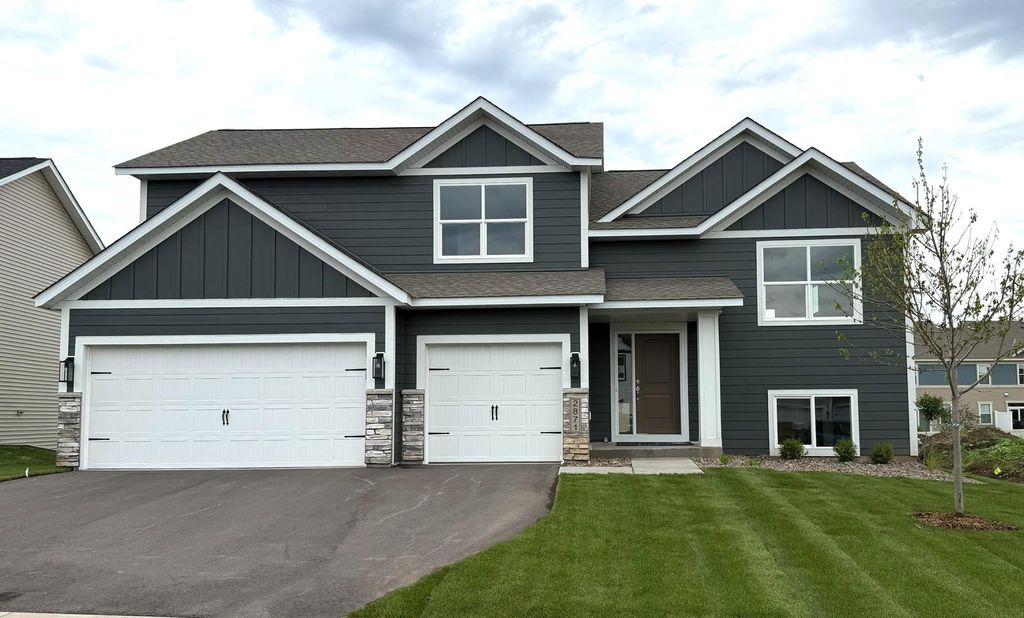 2885 Trinity Drive, Shakopee, MN 55379