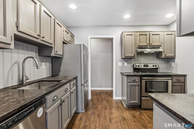 166 Old Brookfield Road 20A5, Danbury, CT 06811