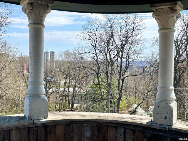 429 W HIGH Street, Peoria, IL 61606