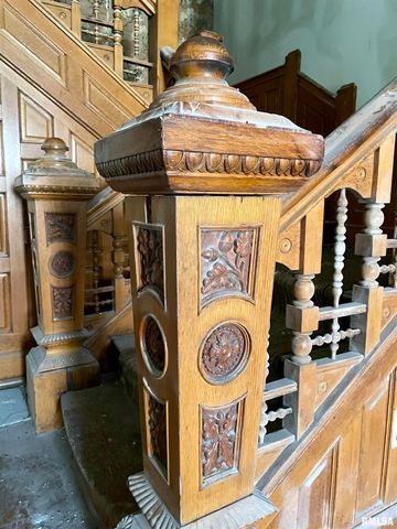 429 W HIGH Street, Peoria, IL 61606