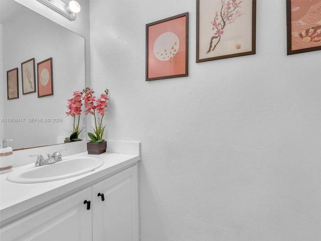 3080 NW 8th St, Fort Lauderdale, FL 33311