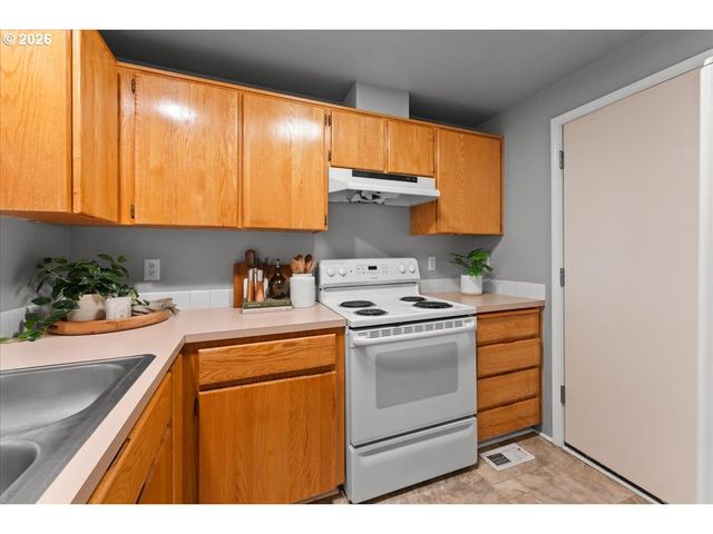 6121 Se FRANCES St, Hillsboro, OR 97123