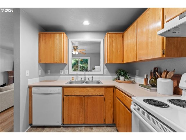 6121 Se FRANCES St, Hillsboro, OR 97123