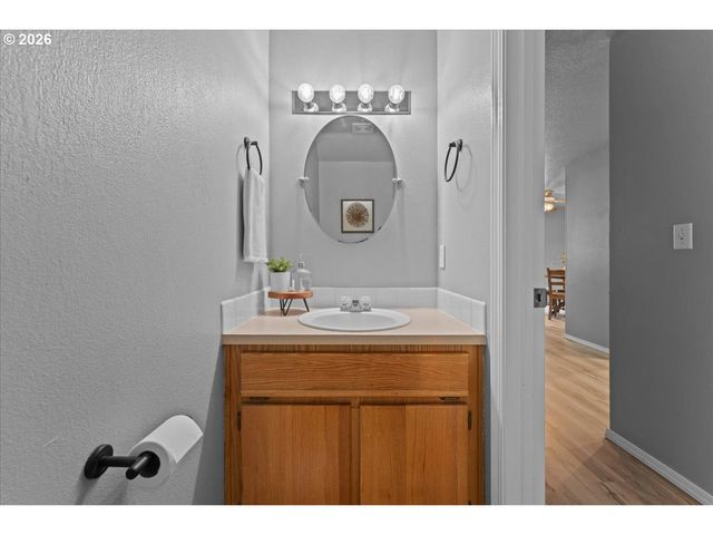 6121 Se FRANCES St, Hillsboro, OR 97123
