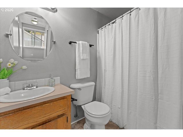 6121 Se FRANCES St, Hillsboro, OR 97123