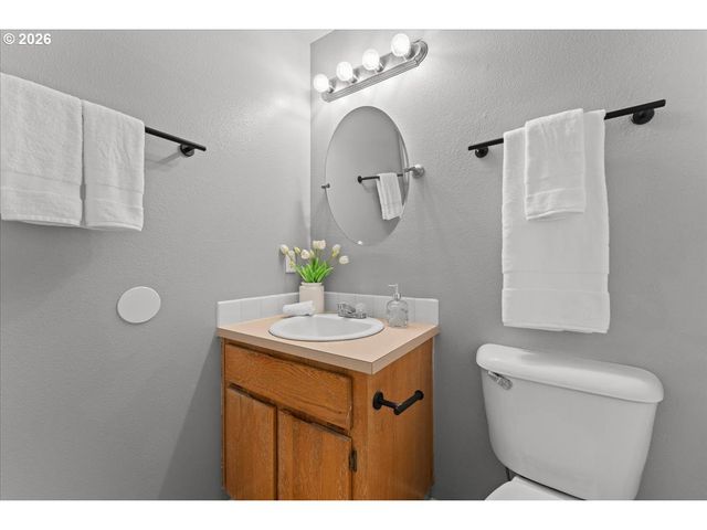 6121 Se FRANCES St, Hillsboro, OR 97123