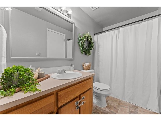 6121 Se FRANCES St, Hillsboro, OR 97123