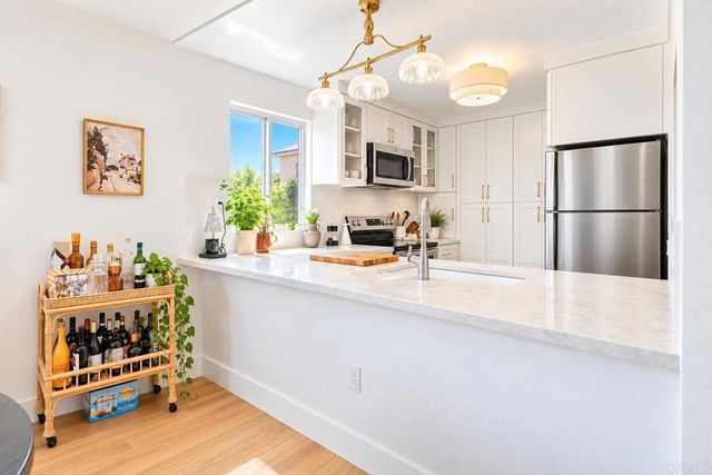 930 Via Mil Cumbres 27, Solana Beach, CA 92075