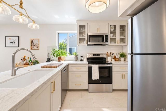 930 Via Mil Cumbres 27, Solana Beach, CA 92075