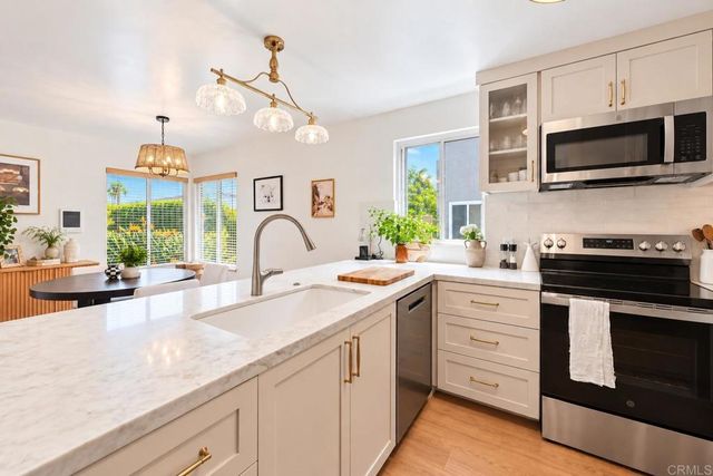 930 Via Mil Cumbres 27, Solana Beach, CA 92075