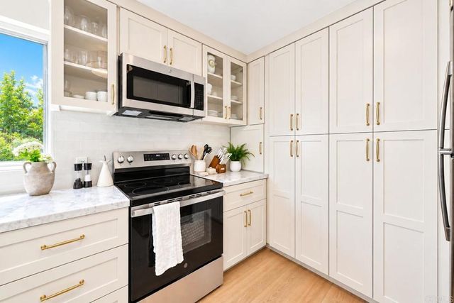 930 Via Mil Cumbres 27, Solana Beach, CA 92075