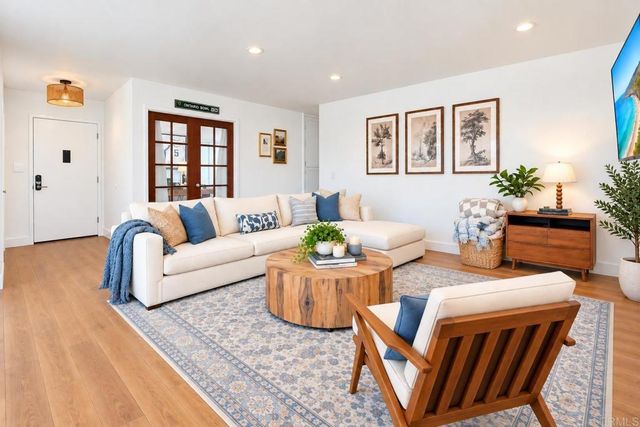 930 Via Mil Cumbres 27, Solana Beach, CA 92075