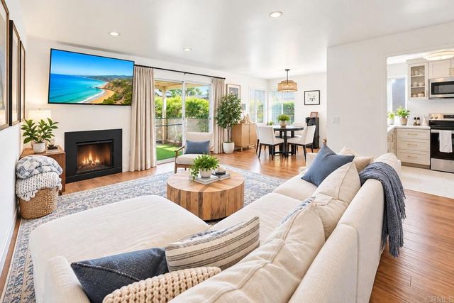 930 Via Mil Cumbres 27, Solana Beach, CA 92075