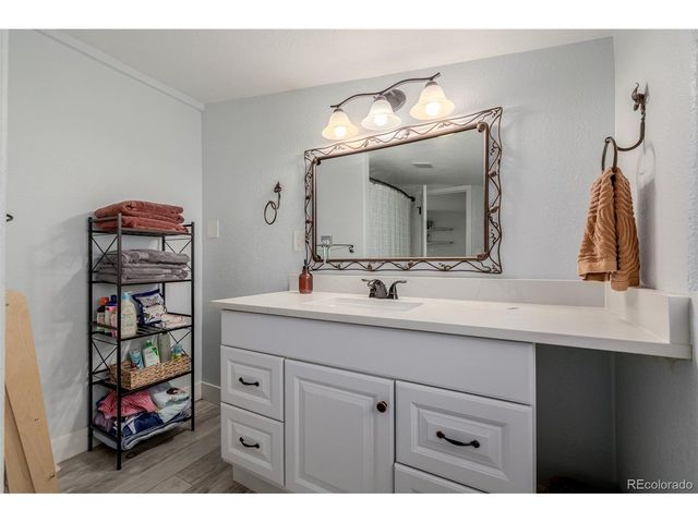 565 Saulsbury St, Lakewood, CO 80226