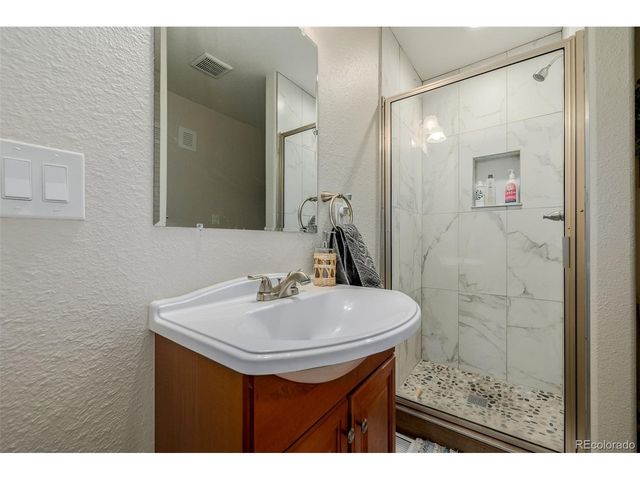 565 Saulsbury St, Lakewood, CO 80226