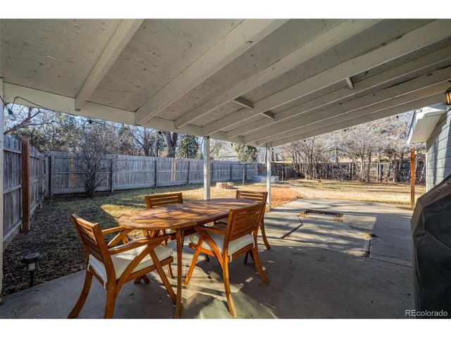 565 Saulsbury St, Lakewood, CO 80226