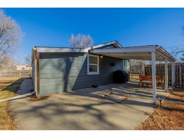 565 Saulsbury St, Lakewood, CO 80226