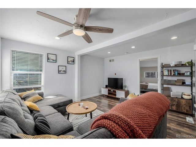 565 Saulsbury St, Lakewood, CO 80226