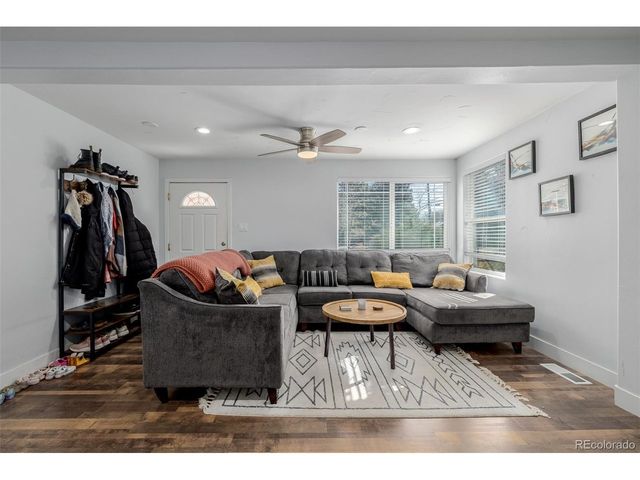 565 Saulsbury St, Lakewood, CO 80226