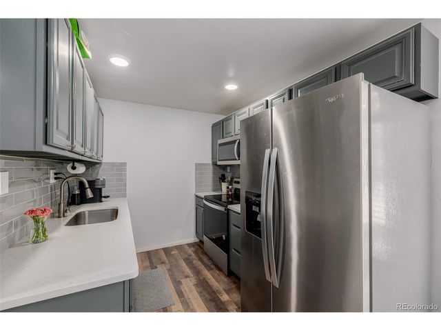 565 Saulsbury St, Lakewood, CO 80226