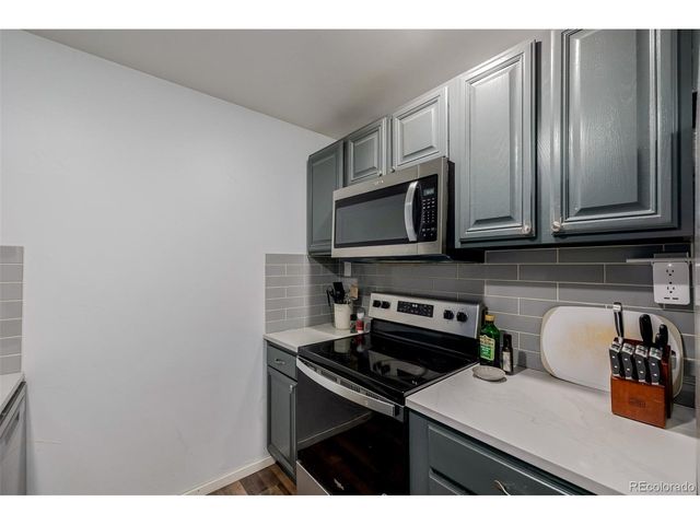 565 Saulsbury St, Lakewood, CO 80226