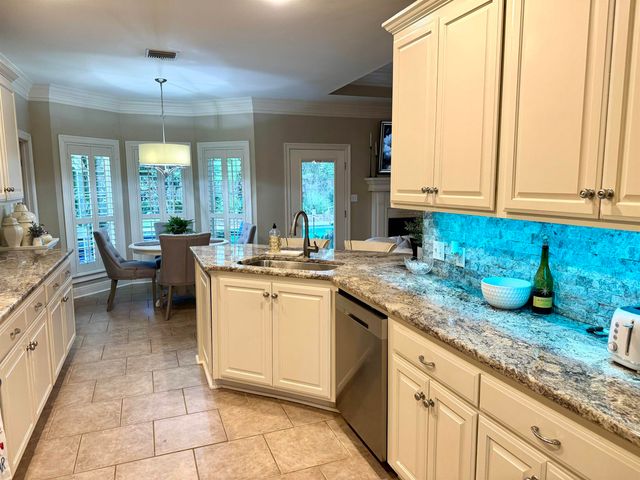 401 Riverside Dr, Berwick, LA 70342