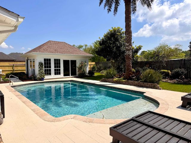 401 Riverside Dr, Berwick, LA 70342