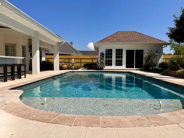 401 Riverside Dr, Berwick, LA 70342