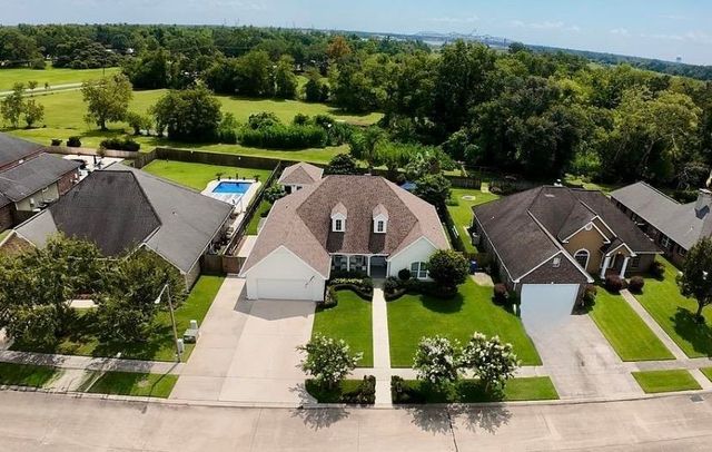 401 Riverside Dr, Berwick, LA 70342