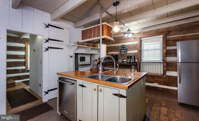 10463 JONESTOWN RD, Annville, PA 17003