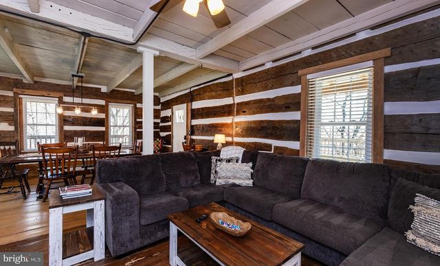 10463 JONESTOWN RD, Annville, PA 17003