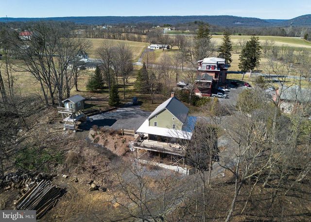 10463 JONESTOWN RD, Annville, PA 17003