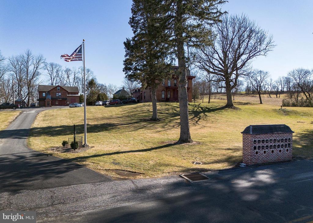 10463 JONESTOWN RD, Annville, PA 17003