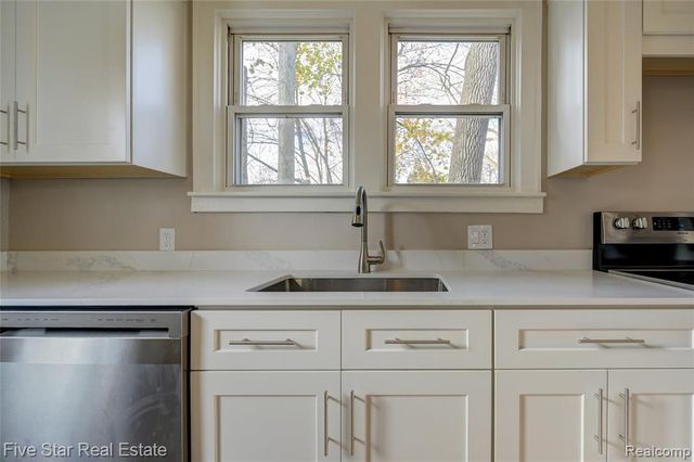 172 Nelson Street, Pontiac, MI 48342